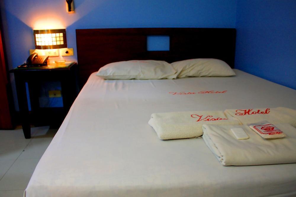 Vista Hotel Recto Manila Bagian luar foto