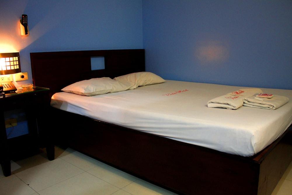 Vista Hotel Recto Manila Bagian luar foto