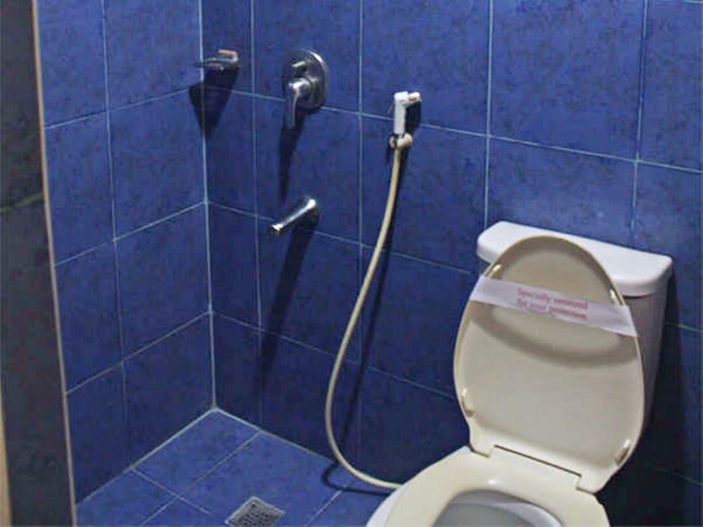 Vista Hotel Recto Manila Bagian luar foto