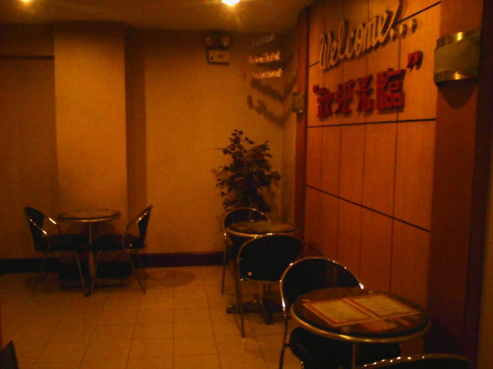 Vista Hotel Recto Manila Bagian luar foto