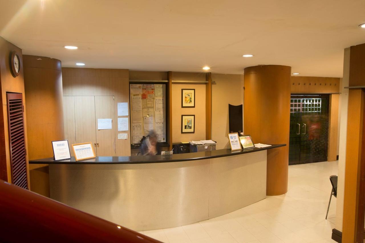 Vista Hotel Recto Manila Bagian luar foto