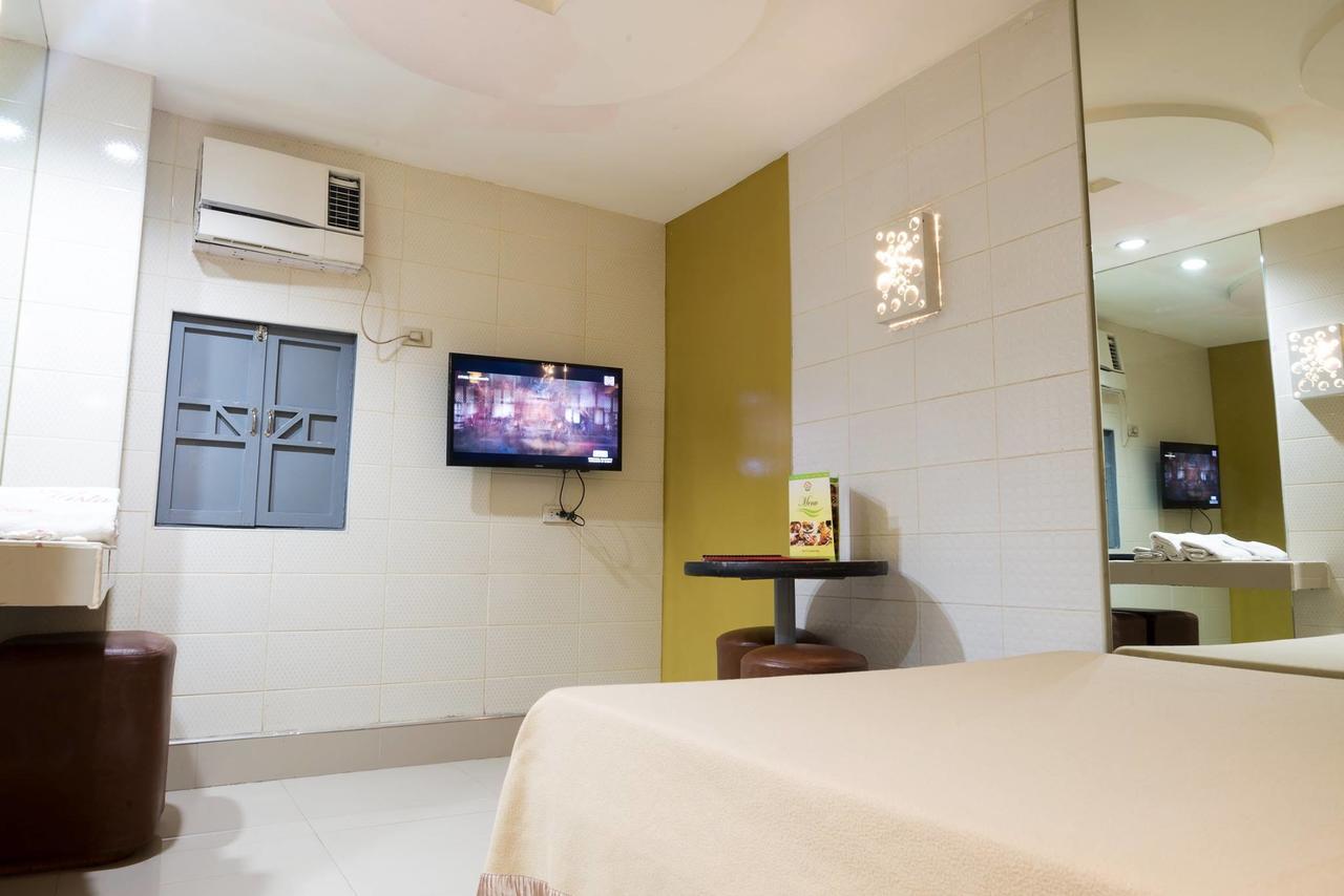 Vista Hotel Recto Manila Bagian luar foto