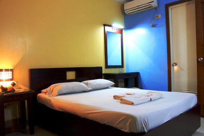 Vista Hotel Recto Manila Bagian luar foto