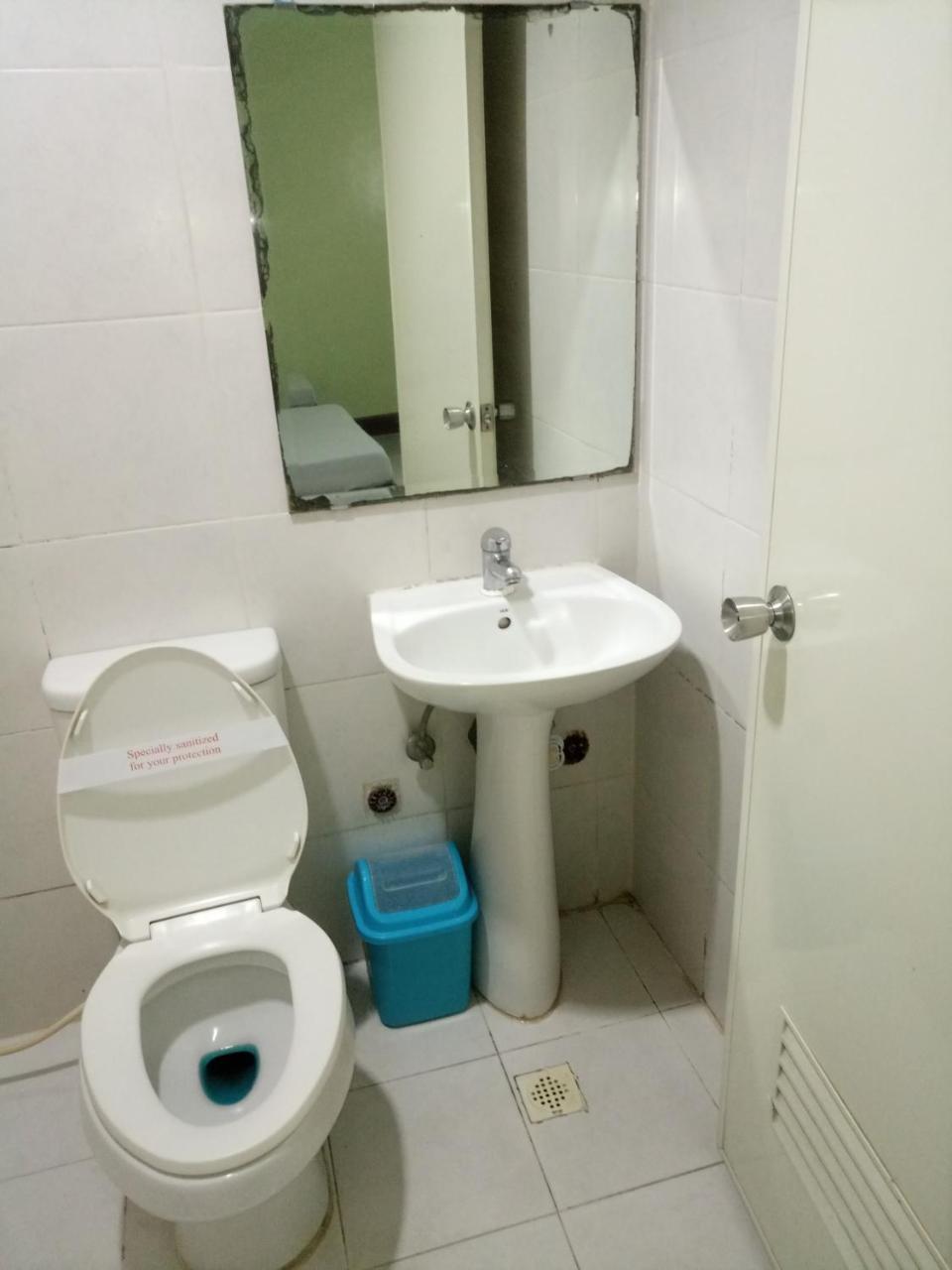 Vista Hotel Recto Manila Bagian luar foto