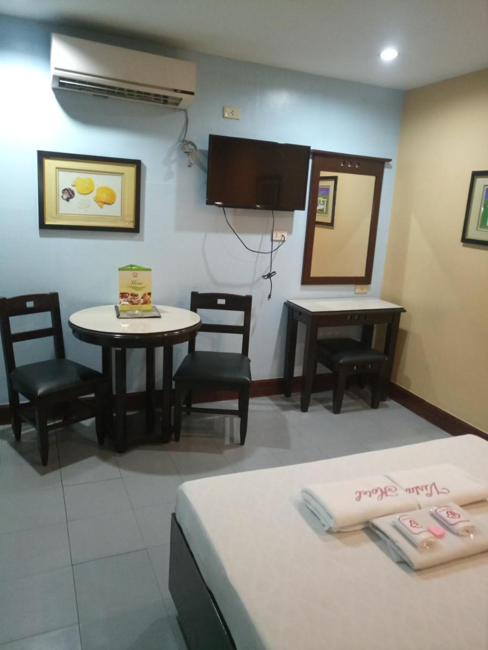 Vista Hotel Recto Manila Bagian luar foto