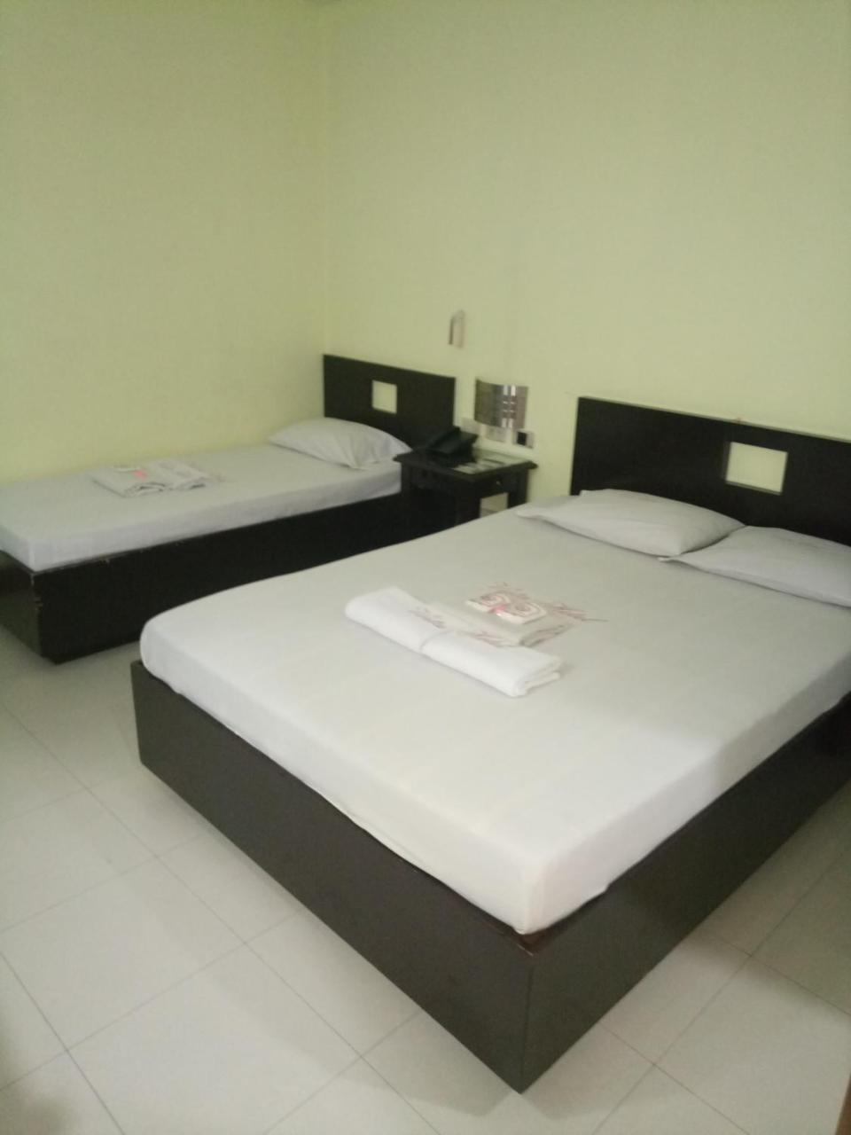 Vista Hotel Recto Manila Bagian luar foto